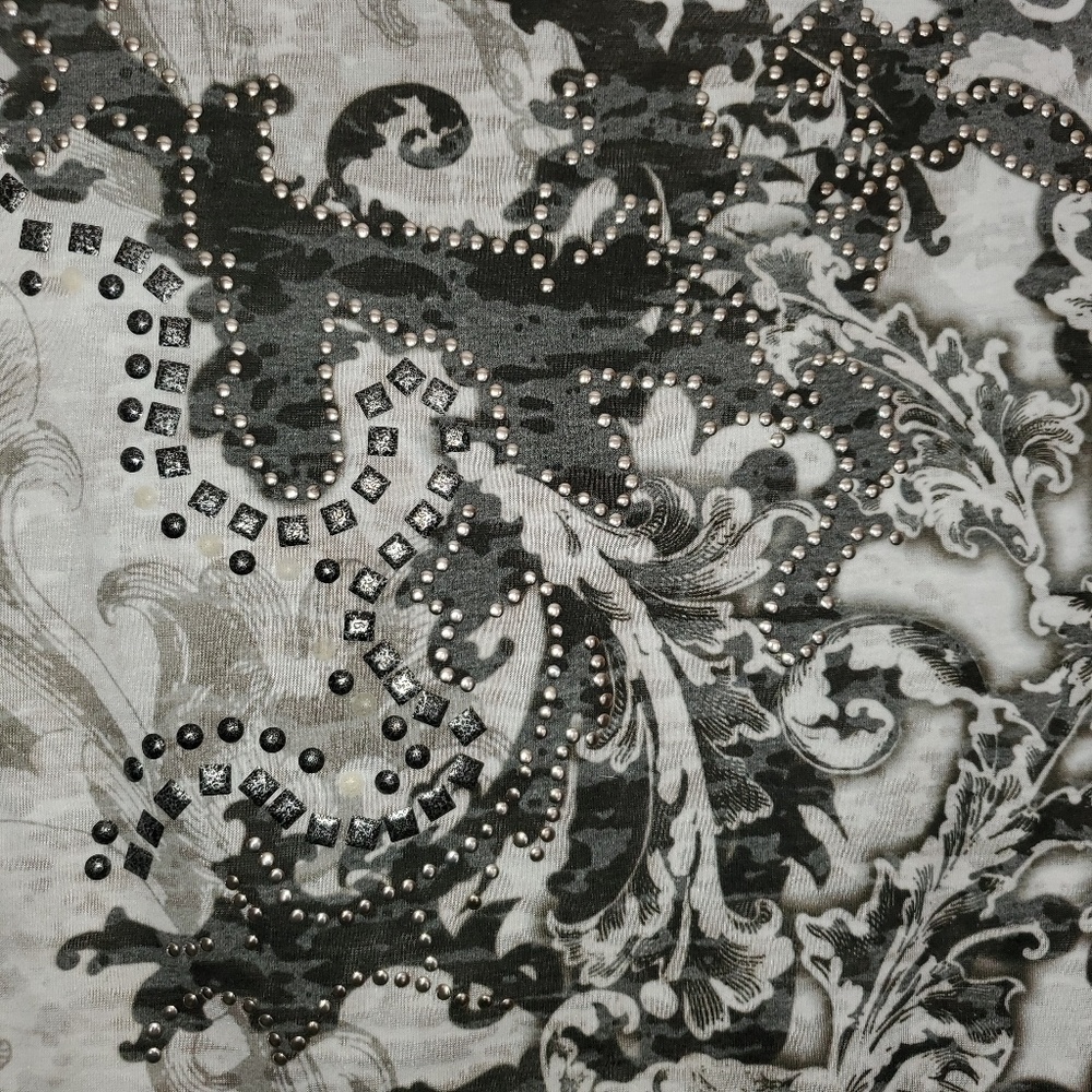 Buckle Tshirt - Picture 3 of 4